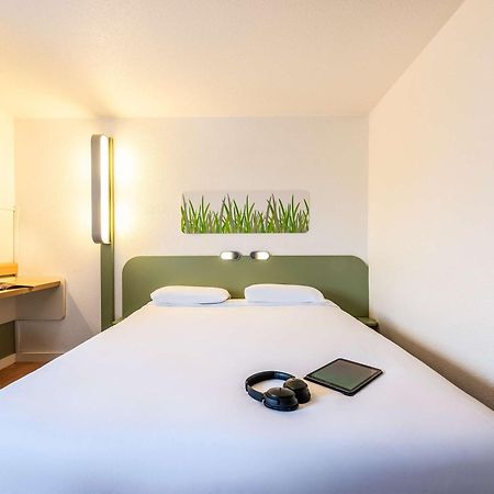 Ibis Budget Villefranche Limas Exteriér fotografie