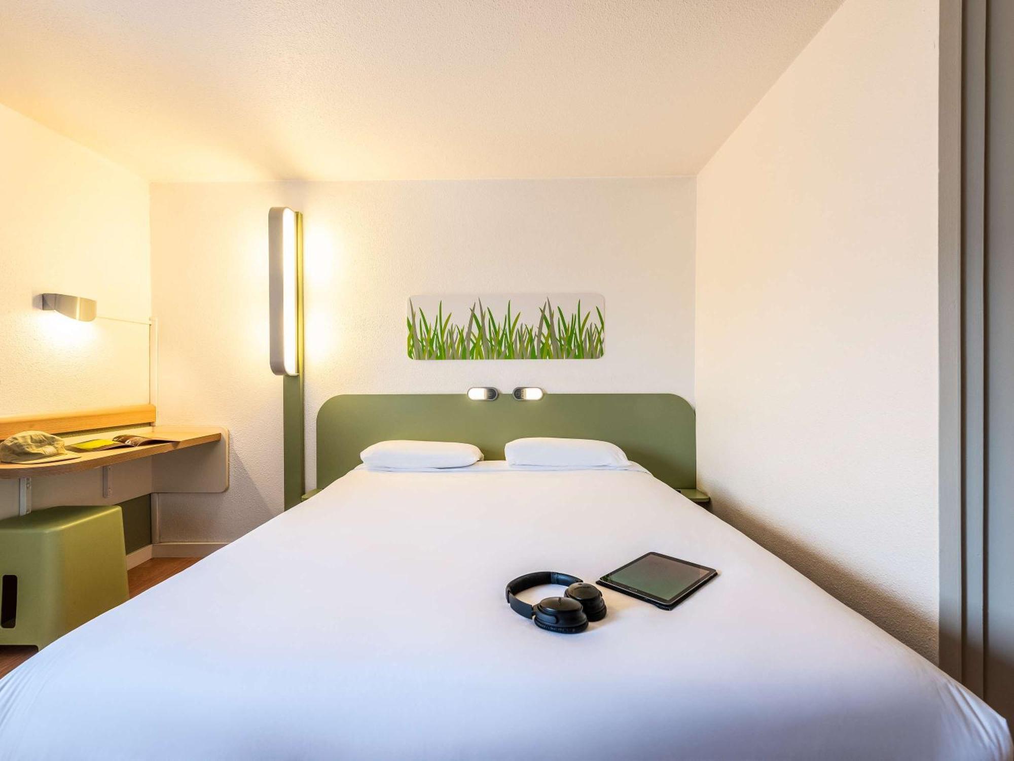 Ibis Budget Villefranche Limas Exteriér fotografie