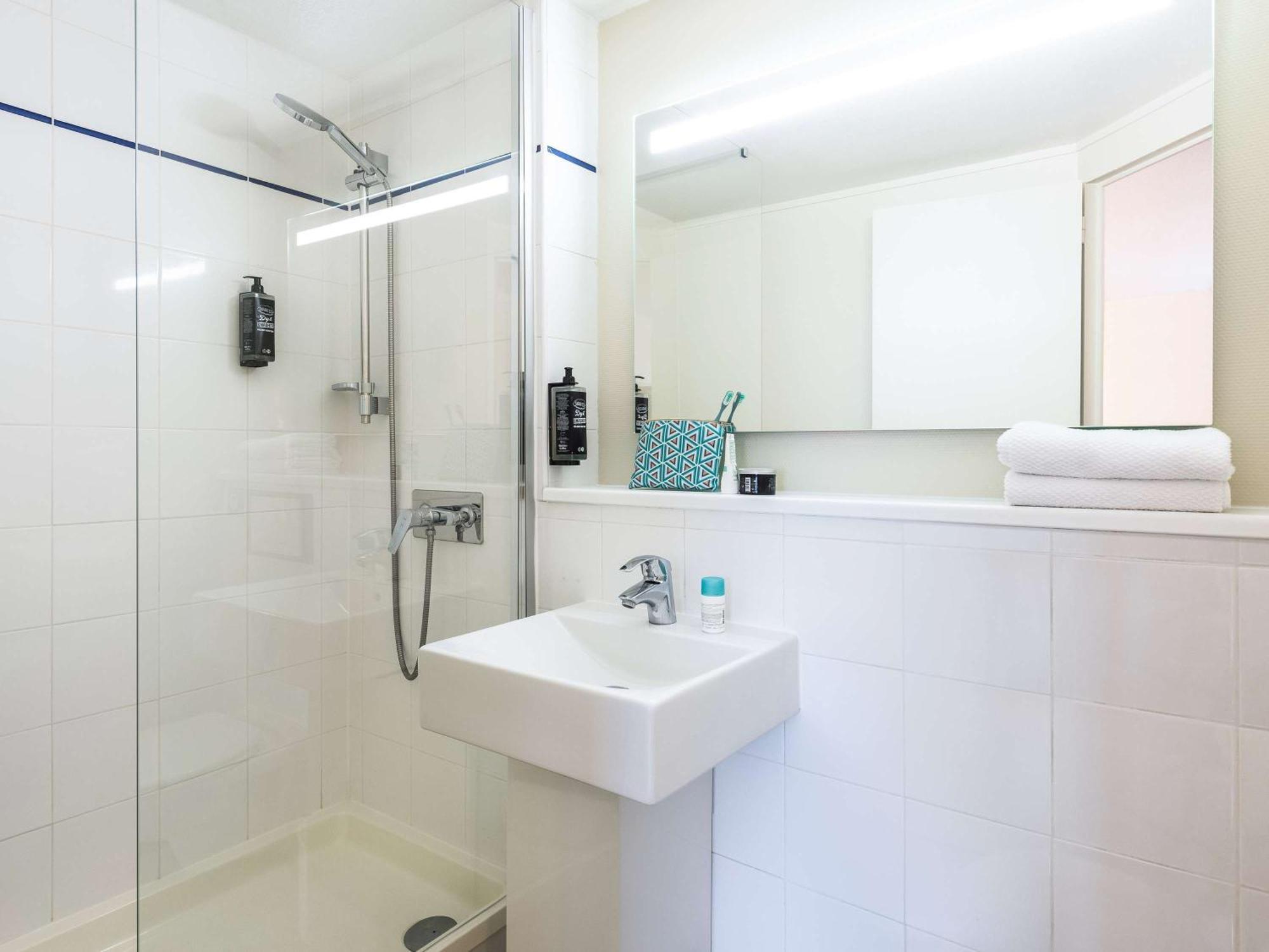 Ibis Budget Villefranche Limas Exteriér fotografie