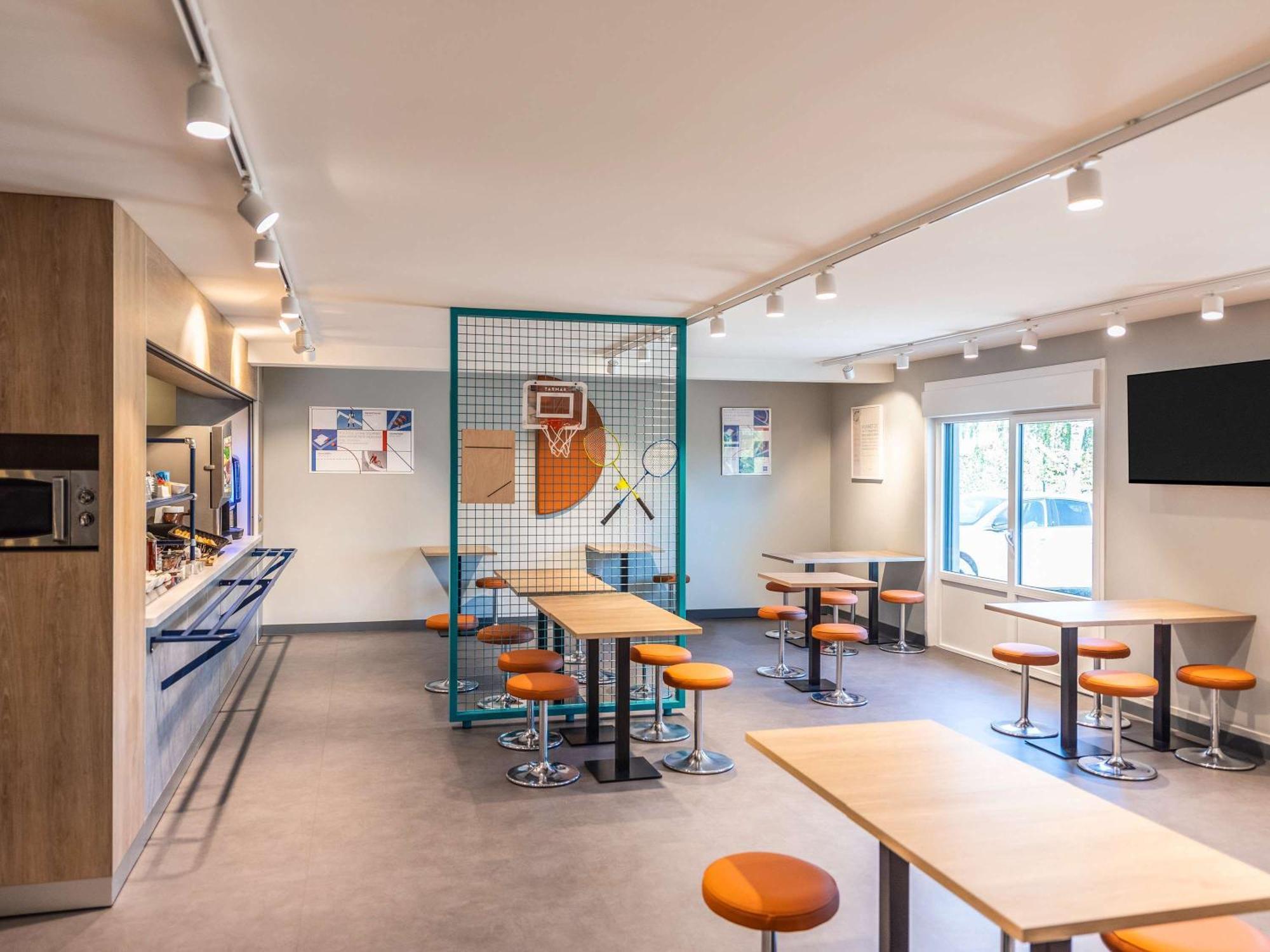 Ibis Budget Villefranche Limas Exteriér fotografie