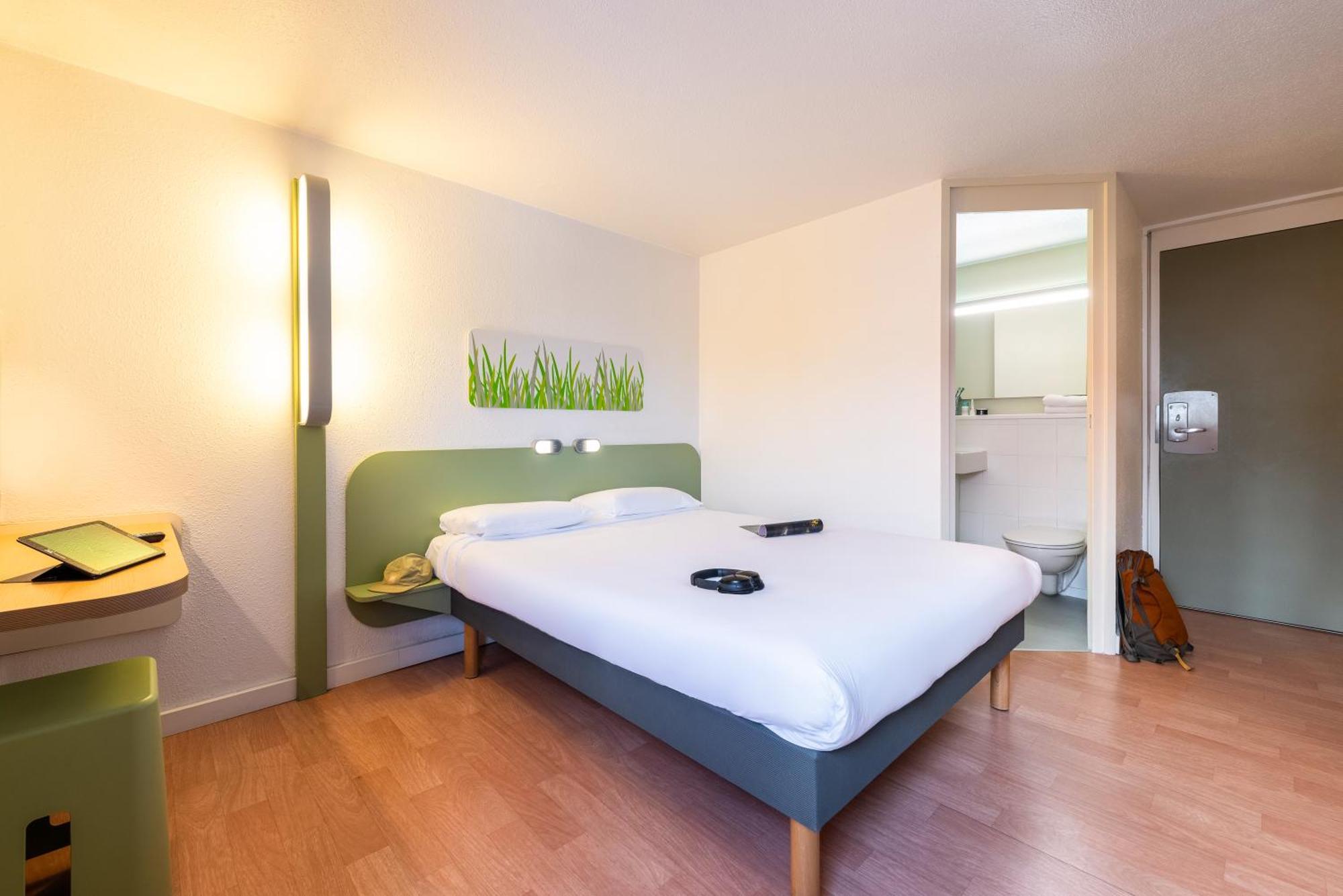 Ibis Budget Villefranche Limas Exteriér fotografie