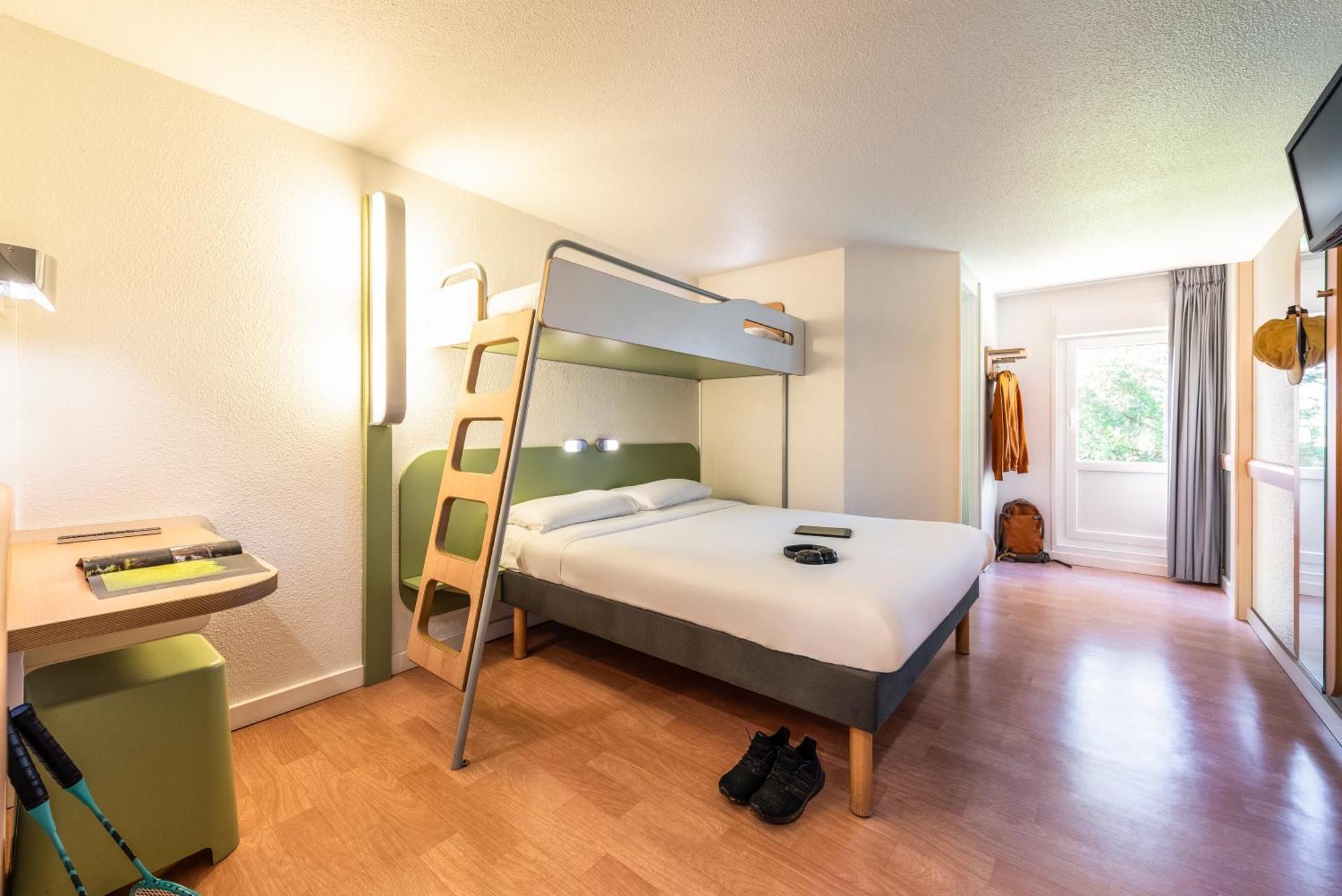 Ibis Budget Villefranche Limas Exteriér fotografie